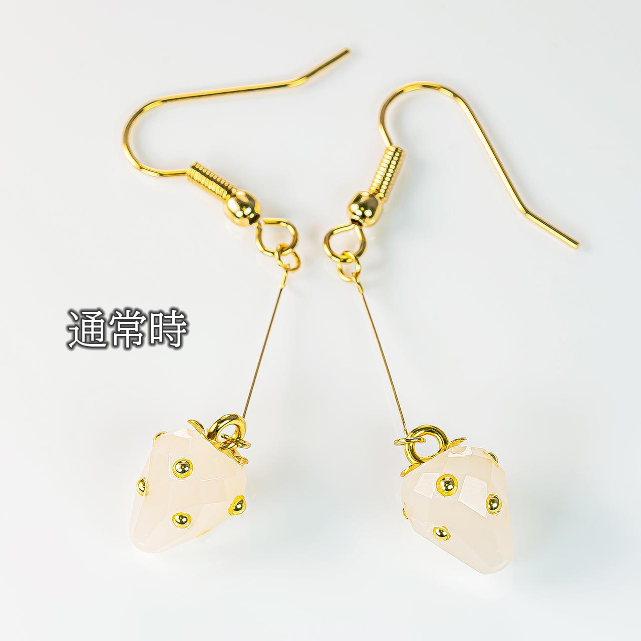 色が変わるイチゴピアス(イヤリング変更可) | 2枚目