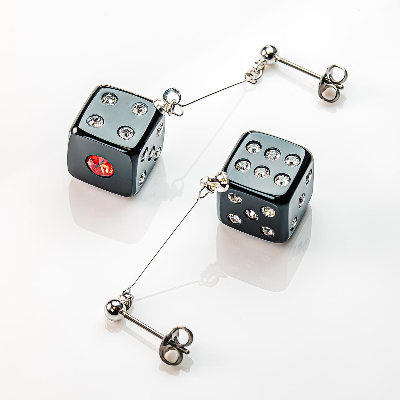 サイコロピアス「黒」(イヤリング変更可)1枚目の画像